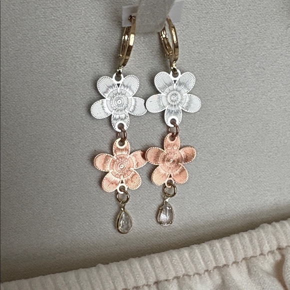 Pretty Bird Jewelry Jewelry - Pretty Bird Gold Plated Floral Dangle Earrings with Crystal Drops NEW!